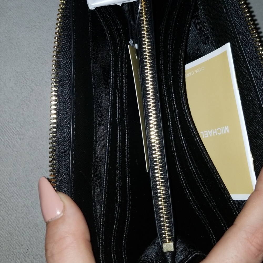Michael Kors - Picture 2 of 3